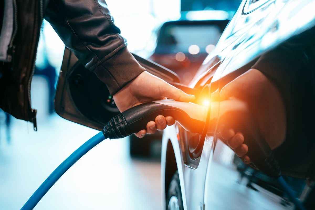 Auto elettrica costa meno di un abbonamento a DAZN
