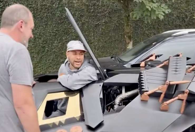 Batmobile Neymar auto