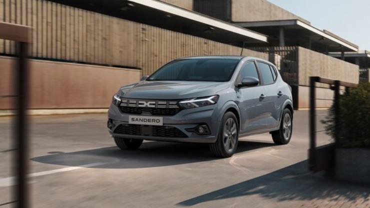 Dacia Sandero la prima manutenzione costa tra i 150 ed i 250 euro