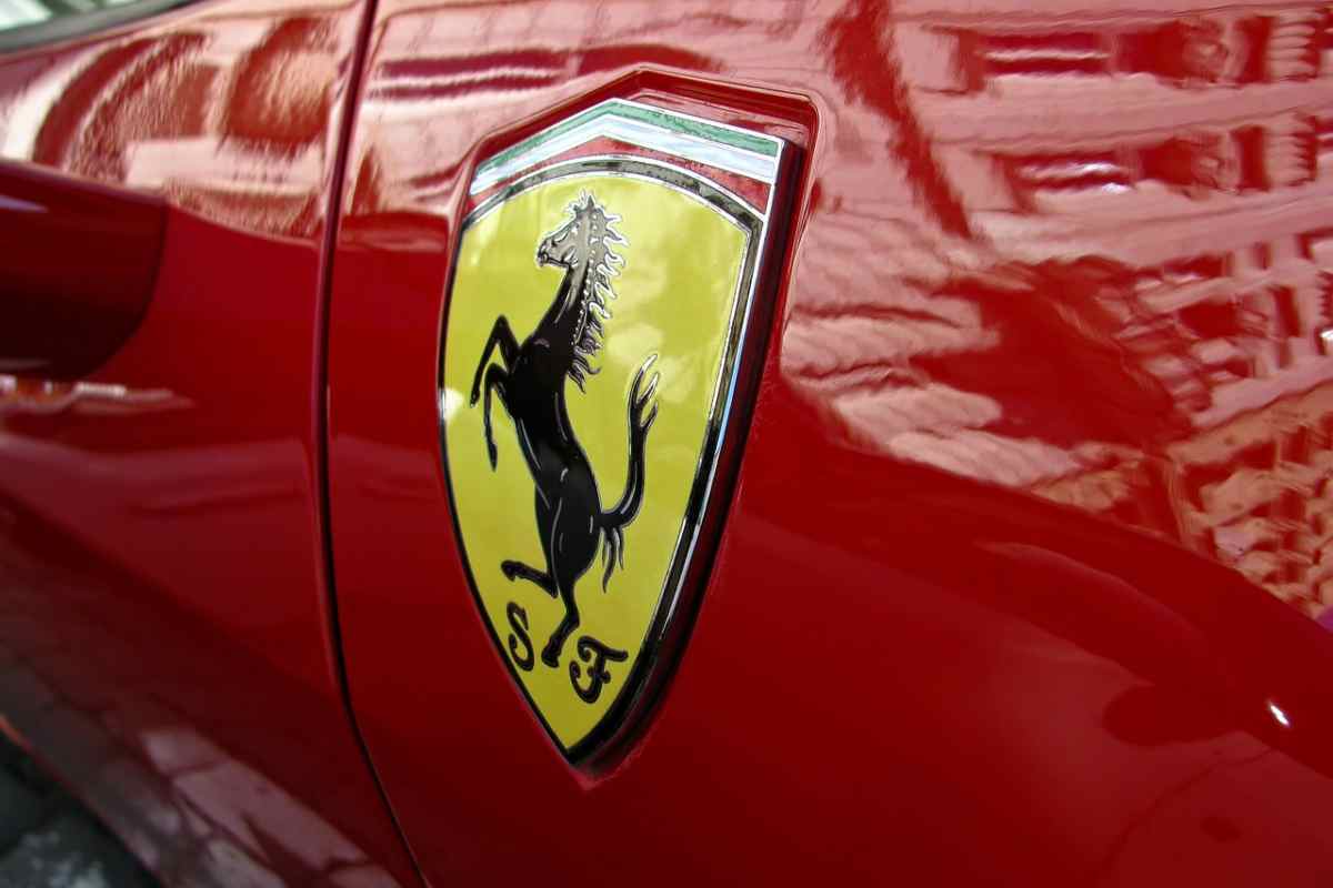 Ferrari, niente più auto: lo scandalo è servito e i puristi sono infuriati
