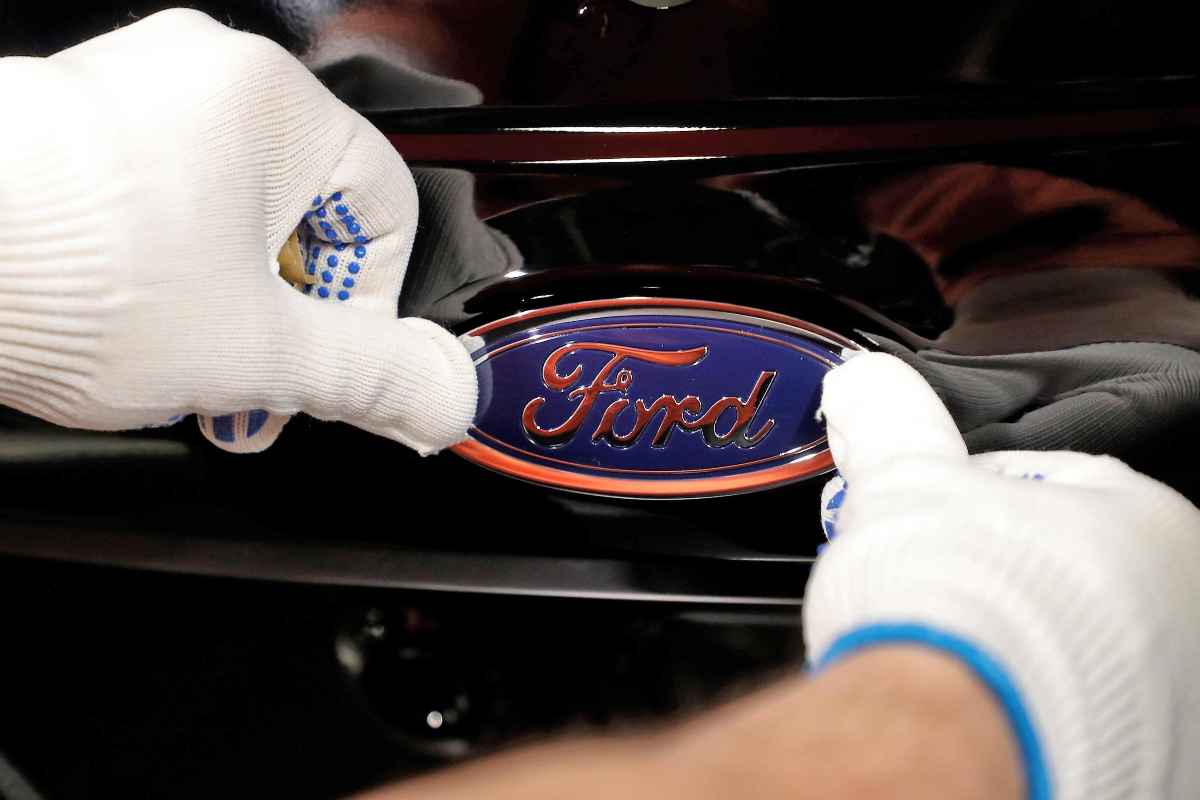 Ford corre ai ripari