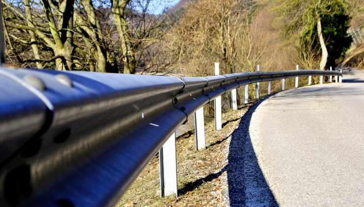Il dettaglio di un guard-rail 
