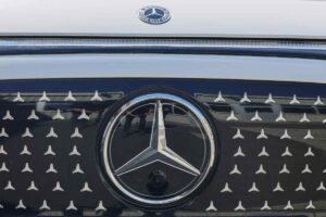 Mercedes decisione a sorpresa