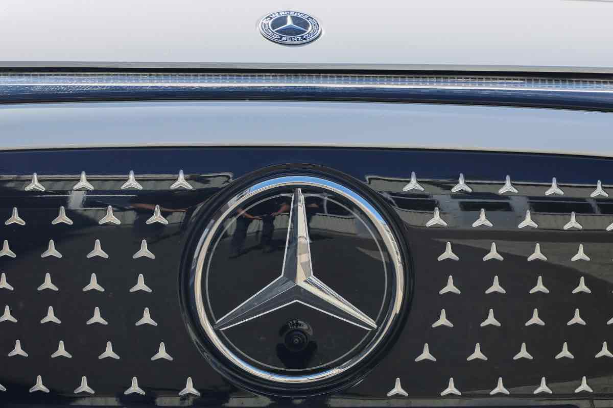 Mercedes decisione a sorpresa