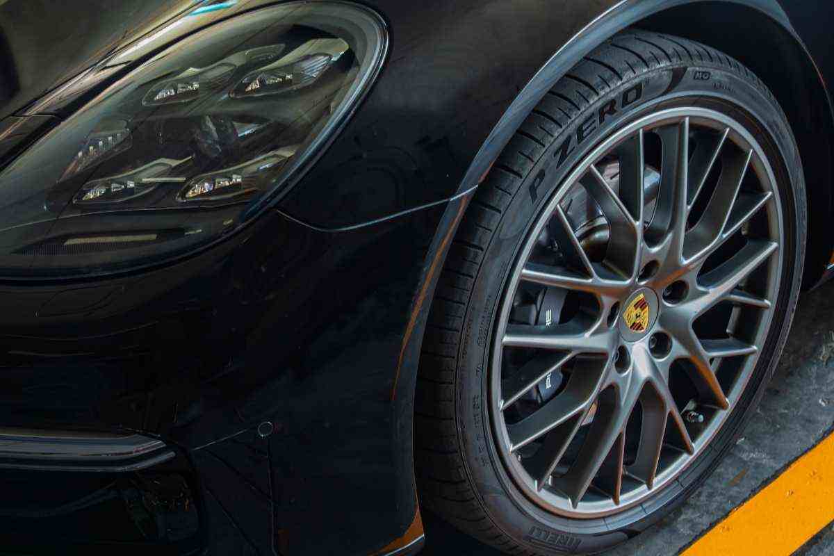 I primi bozzetti della Porsche Carrera GT