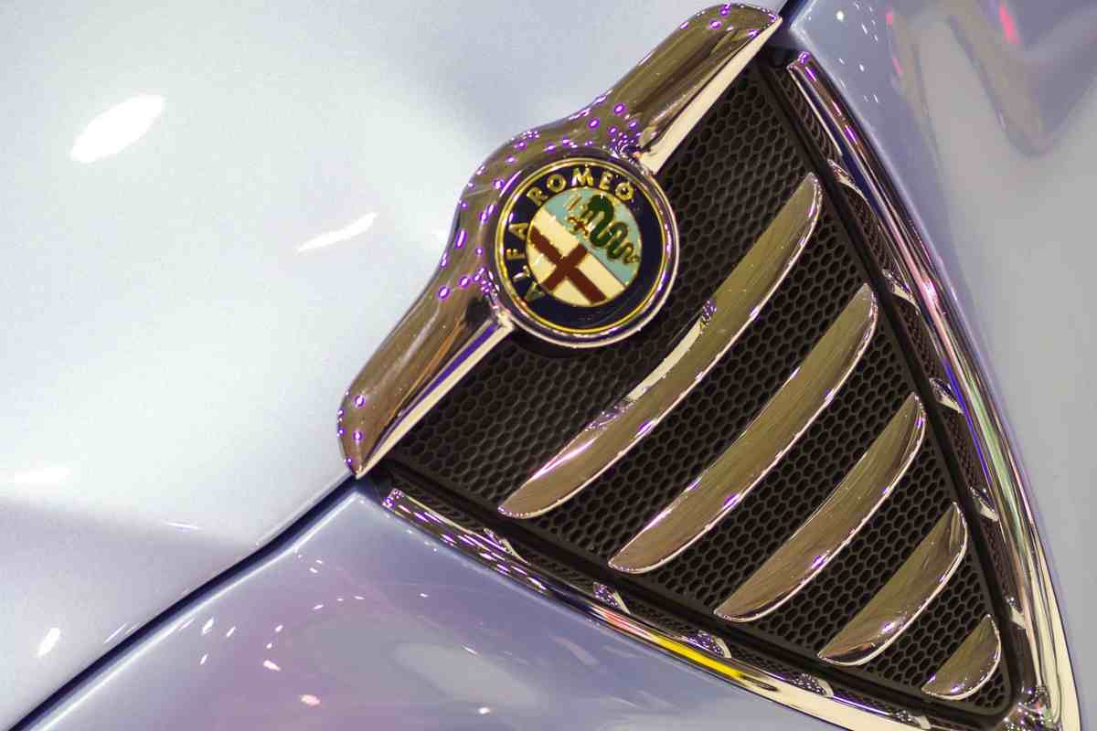 Alfa Romeo mette in ginocchio Jeep: la sua "versione" è più economica e ha una potenza mostruosa