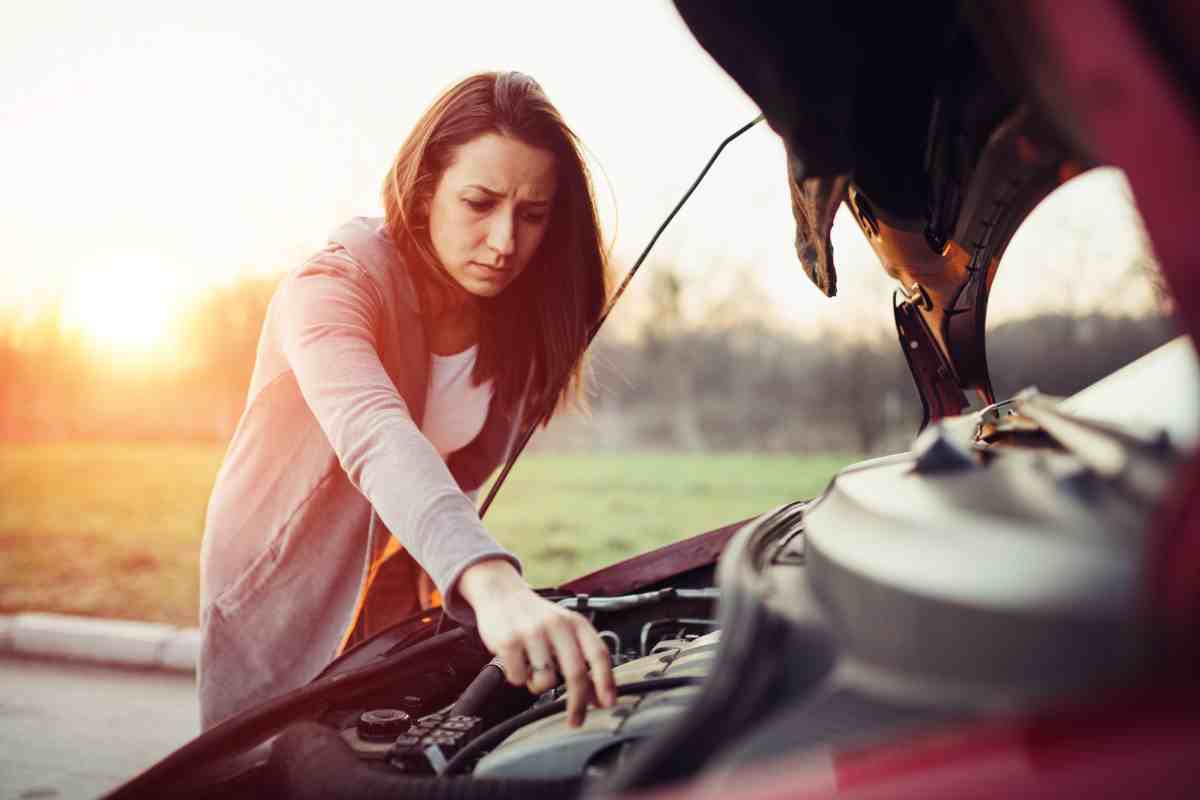 Mi si è scassata l’auto in vacanza: un incubo ma ho speso pochissimo con questo trucco