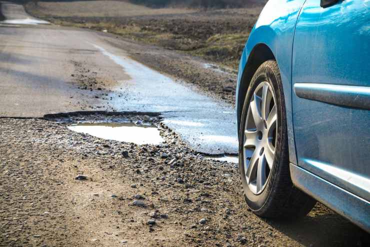 Buche strade pericolo Italia