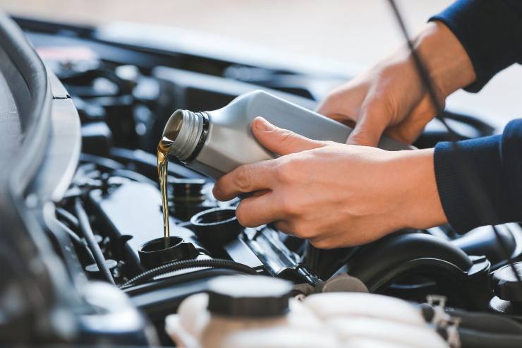 Meccanico manutenzione auto problemi