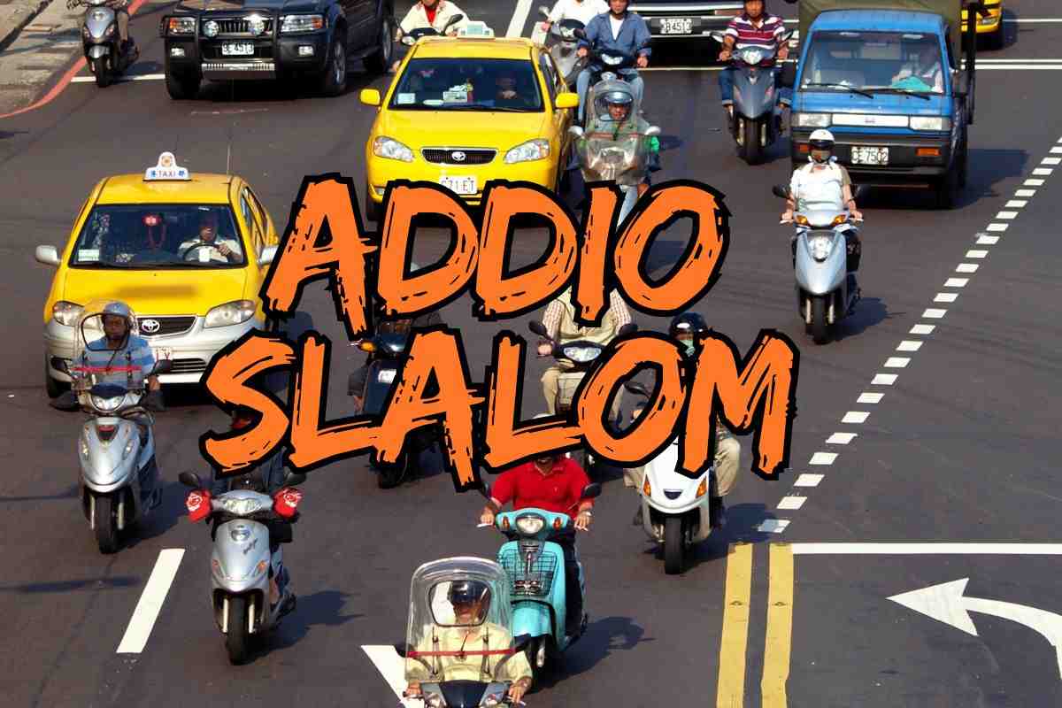 Moto Minnesota slalom traffico Lane Splitting